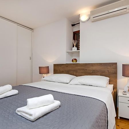 Apartment Marconi Ровінь Екстер'єр фото