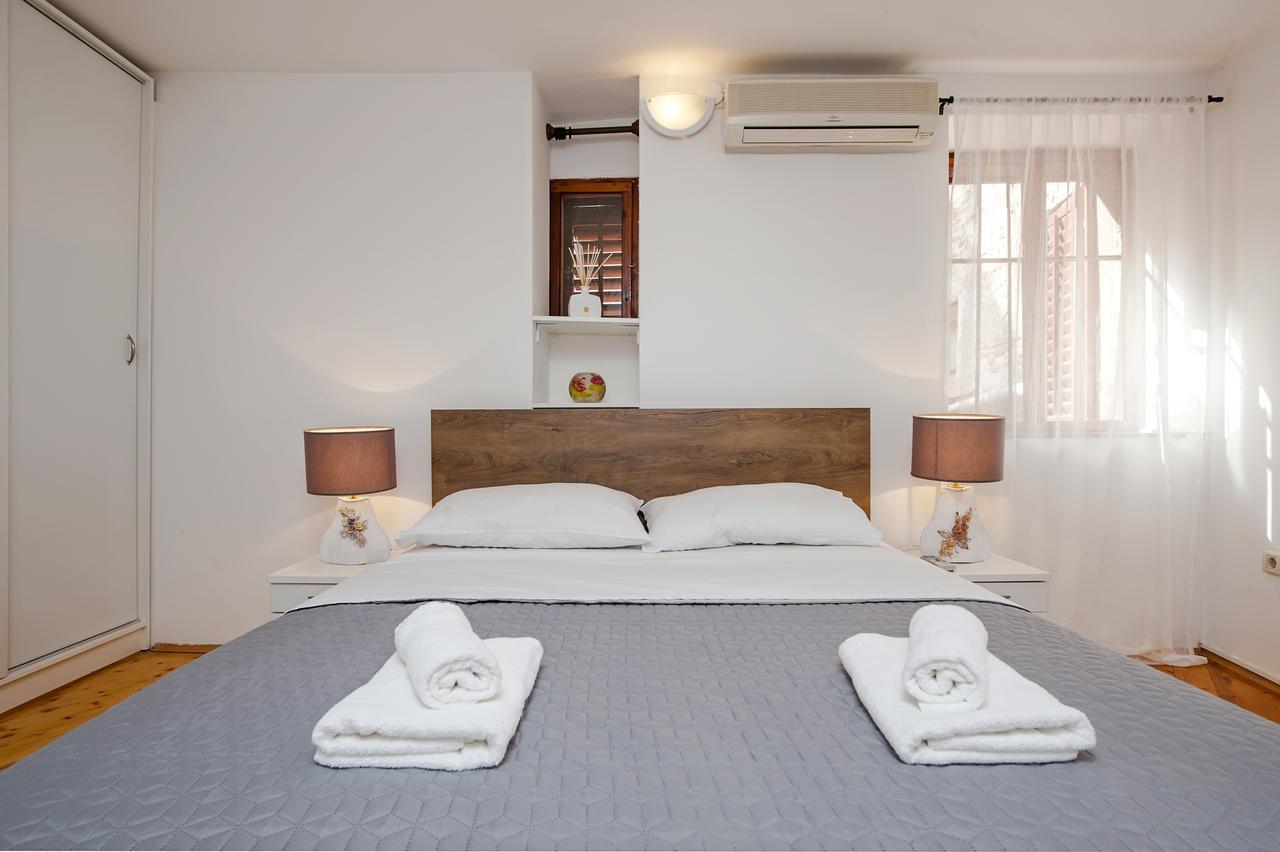 Apartment Marconi Ровінь Екстер'єр фото