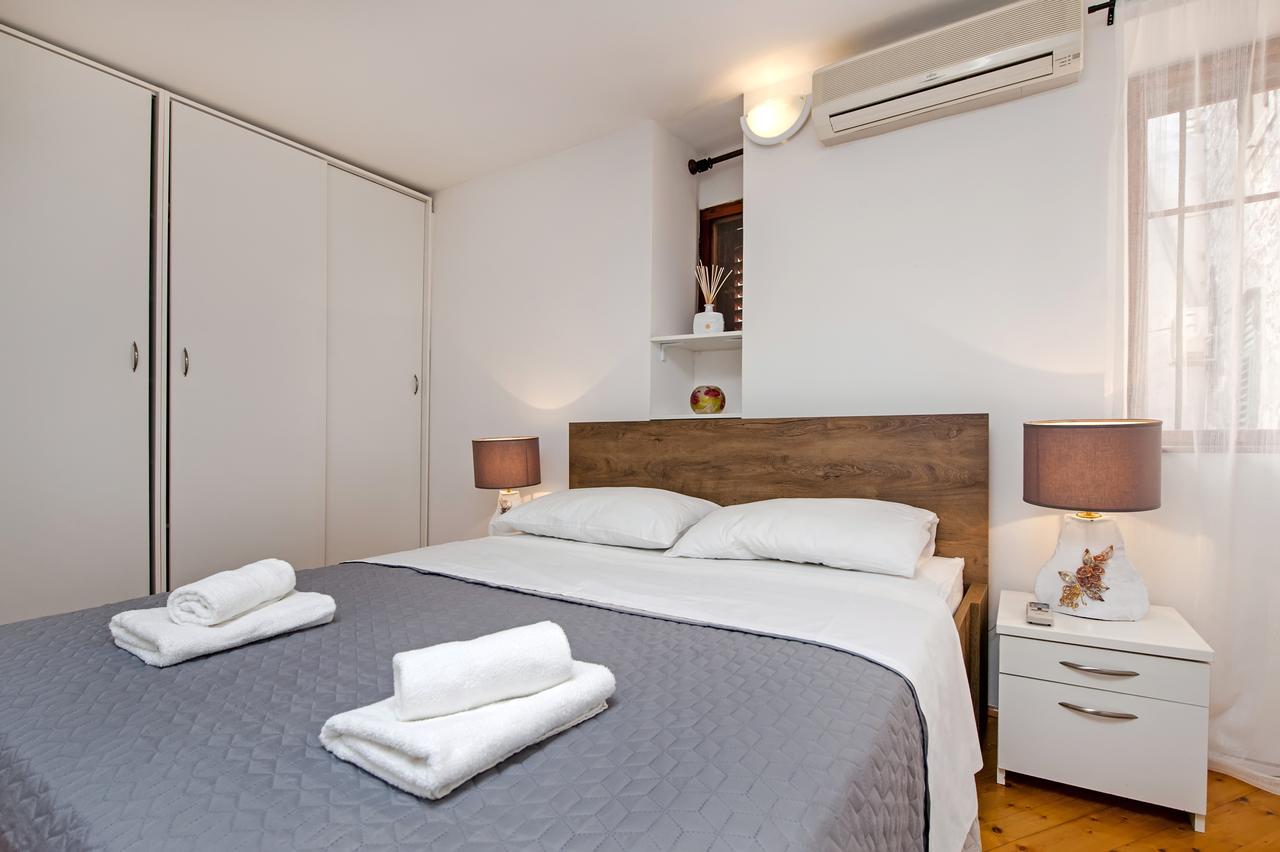 Apartment Marconi Ровінь Екстер'єр фото