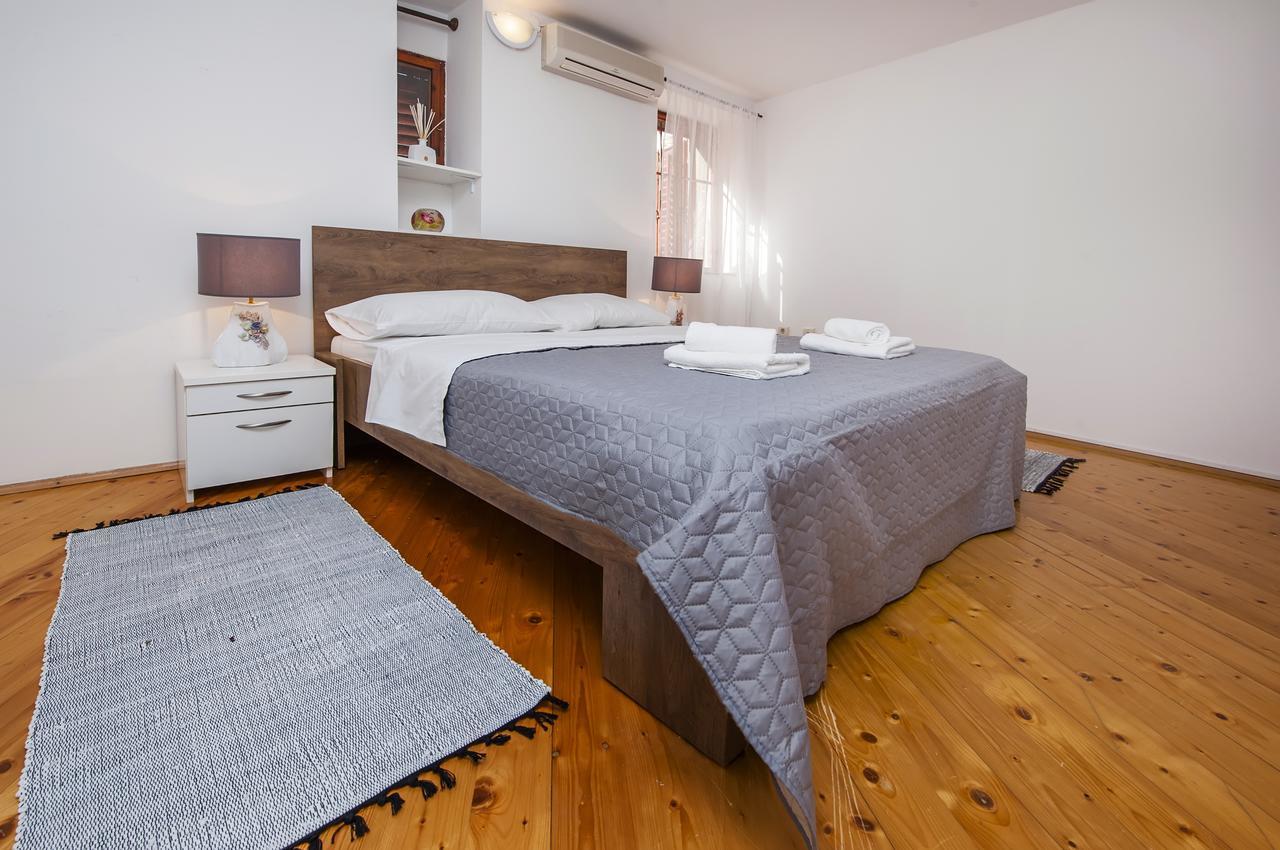 Apartment Marconi Ровінь Екстер'єр фото