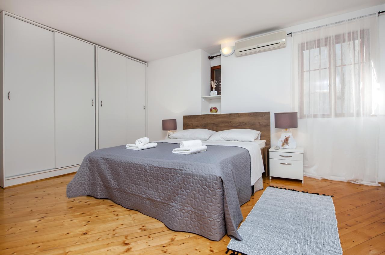 Apartment Marconi Ровінь Екстер'єр фото
